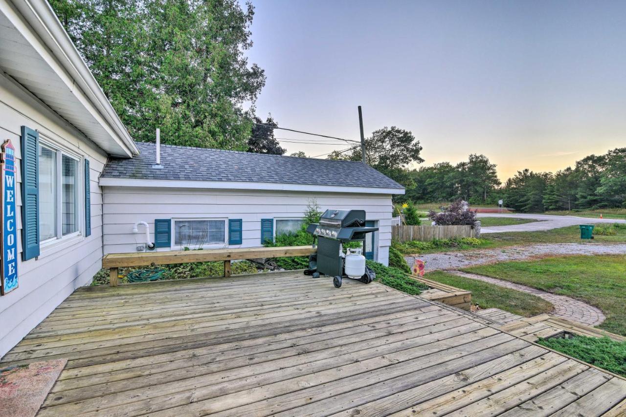 East Tawas Cabin With Lake Huron Access And Views Екстер'єр фото