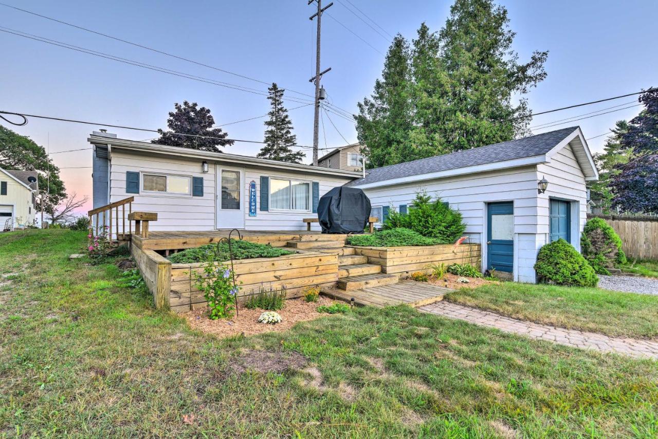 East Tawas Cabin With Lake Huron Access And Views Екстер'єр фото
